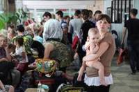 Война на Донбассе сделала около 2 миллионов украинцев беженцами и переселенцами